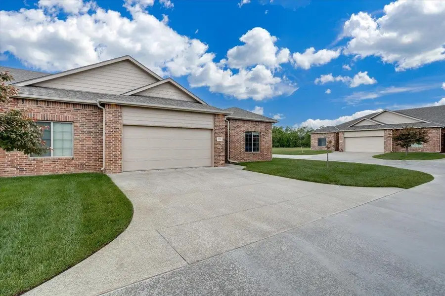 139 N Sheridan Ave, Valley Center, KS 67147 - #2