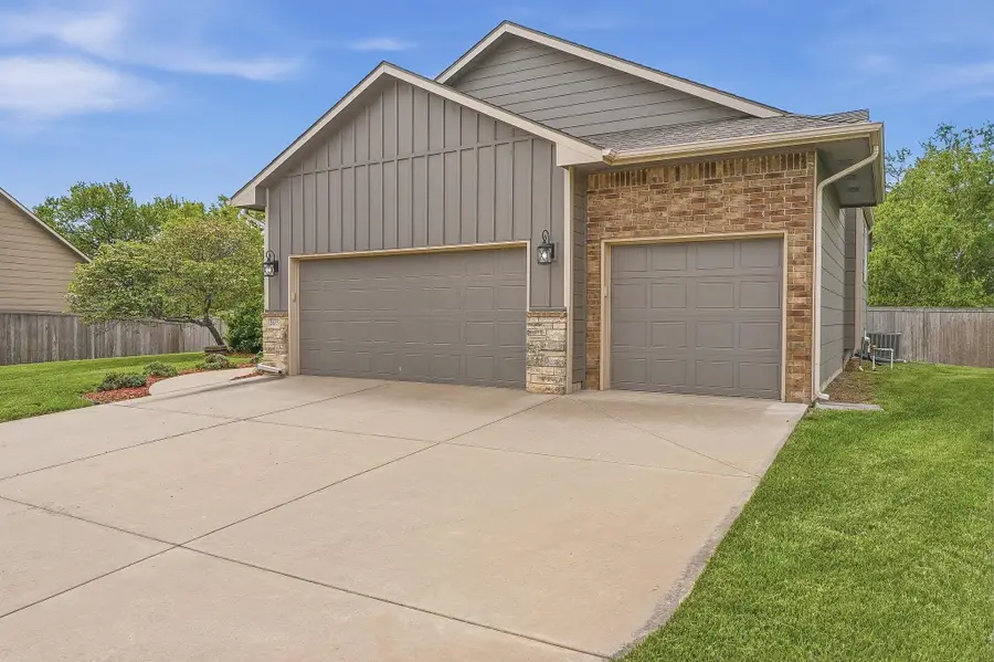 2615 N Woodridge Ct, Wichita, KS 67226 - #3