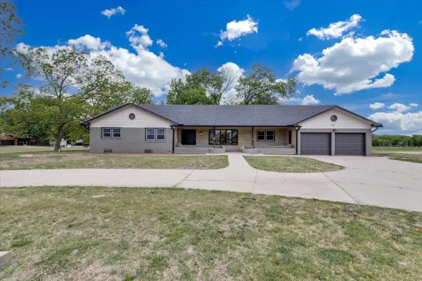 1611 N Rock Rd., Mulvane, KS 67110