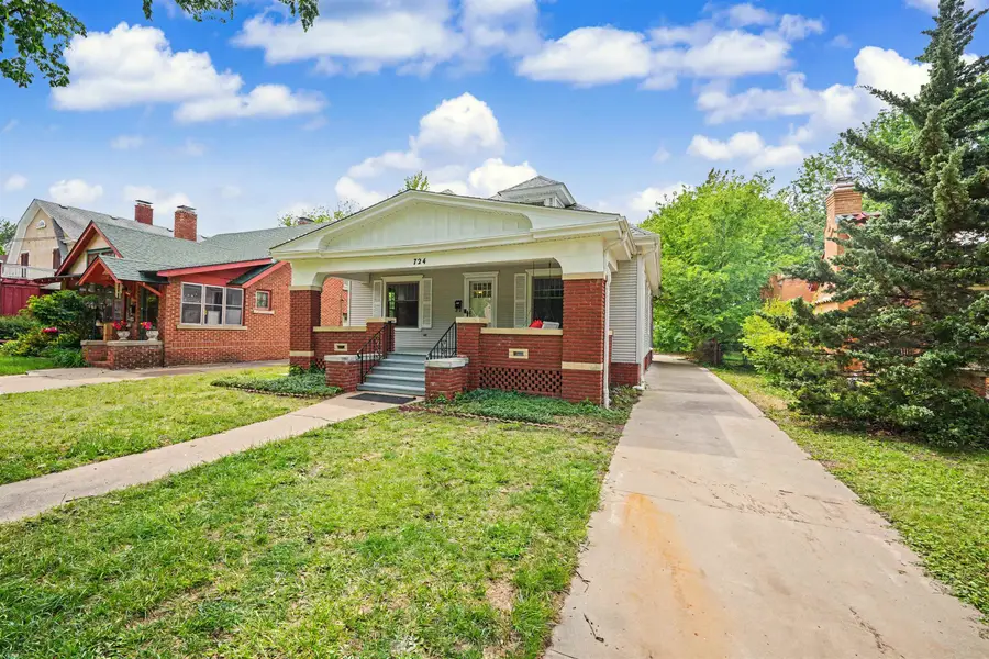 724 Highland Ave, Salina, KS 67401 - #2