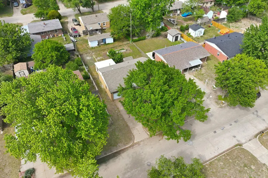 1202 E Del Mar St, Wichita, KS 67216 - #2