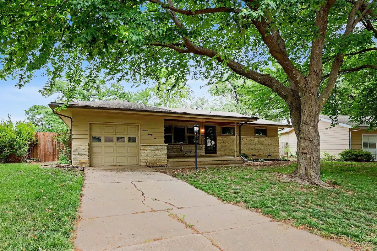 1322 N Lakeview Dr., Derby, KS 67037 - #1