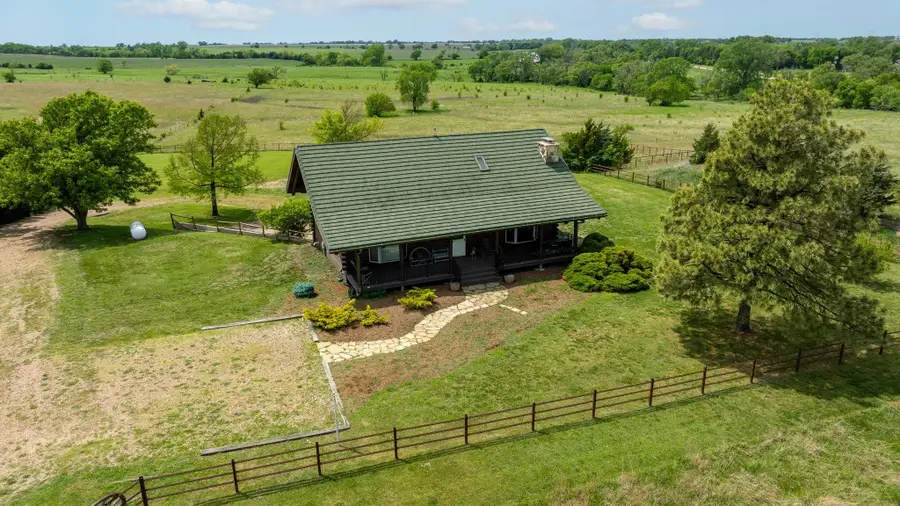 9615 S Rock Rd, Valley Center, KS 67147 - #2