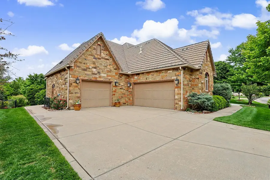 226 E Prairie Point Ct, Andover, KS 67002 - #2