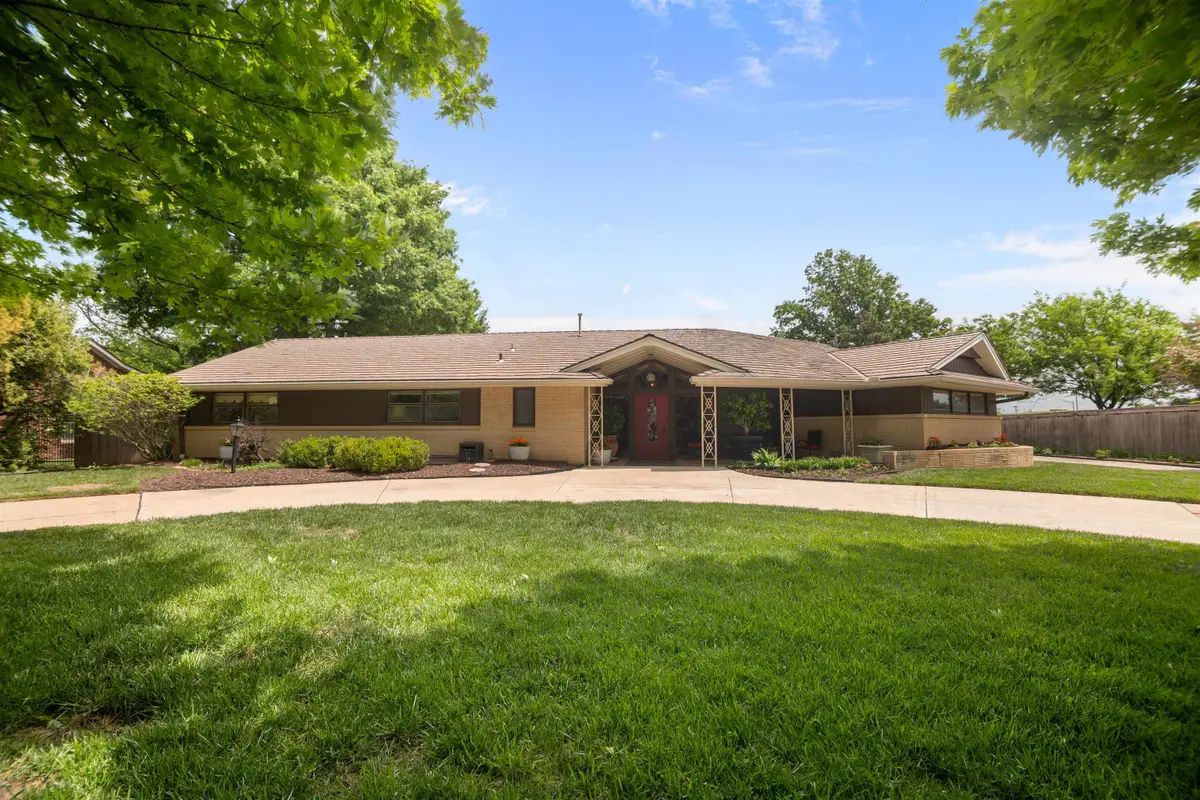 68 S Mission Rd, Eastborough, KS 67207-1033 - #1