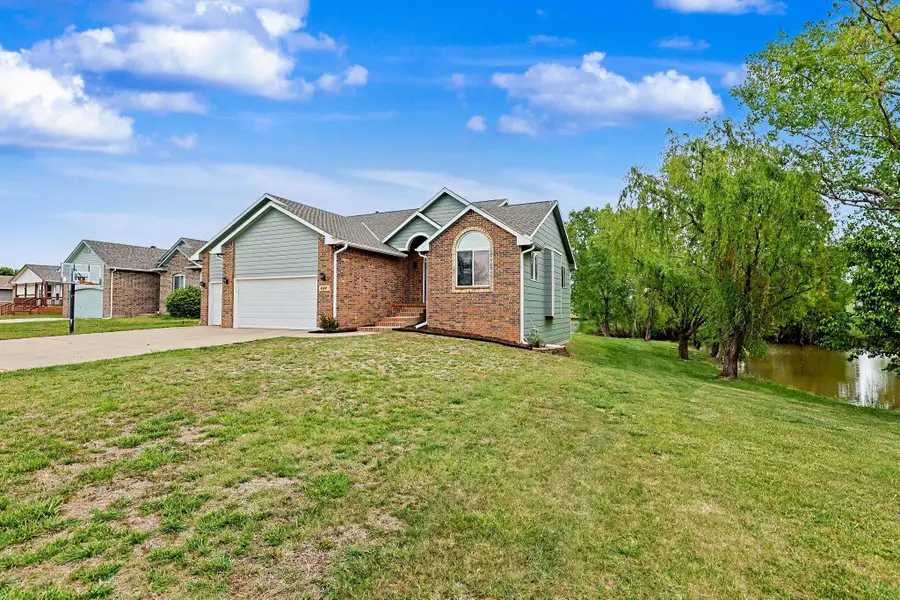 630 S Stoneridge St, Valley Center, KS 67147 - #2