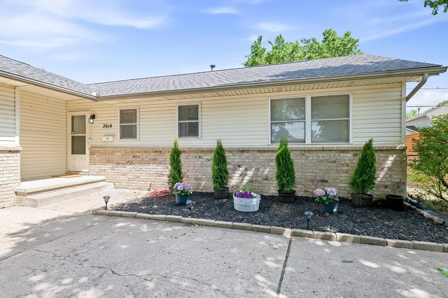 2614 S Larkin Dr, Wichita, KS 67216 - #2