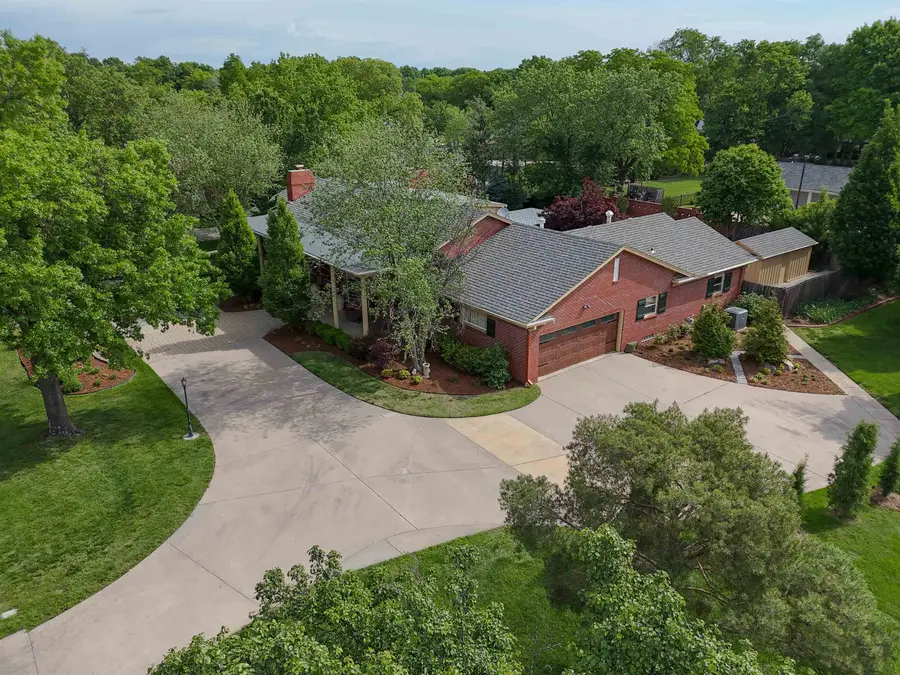 122 S Ridgecrest Rd, Wichita, KS 67218 - #2