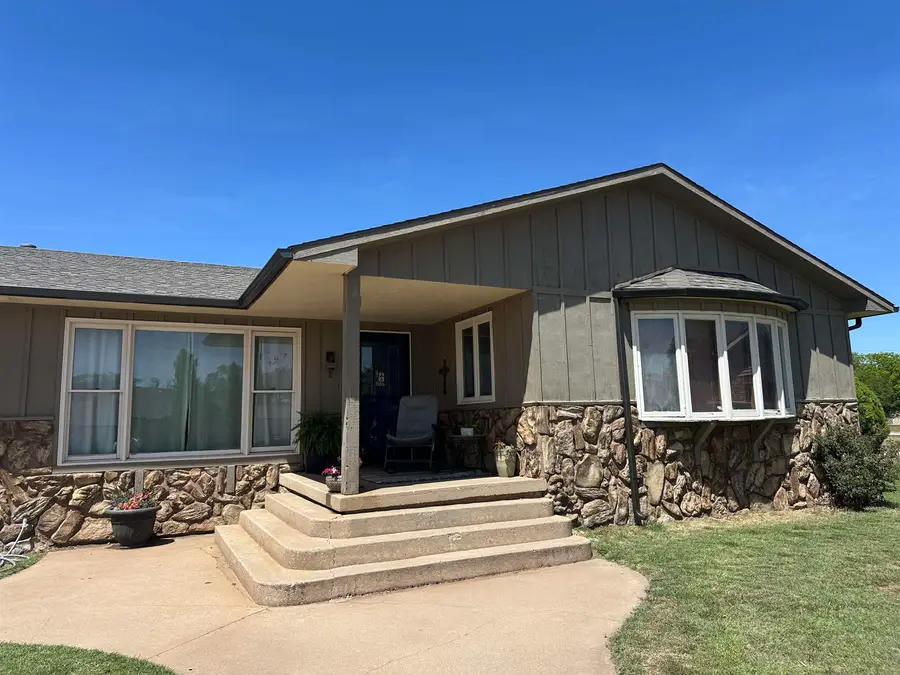 2 Crown Cir, Anthony, KS 67003 - #3