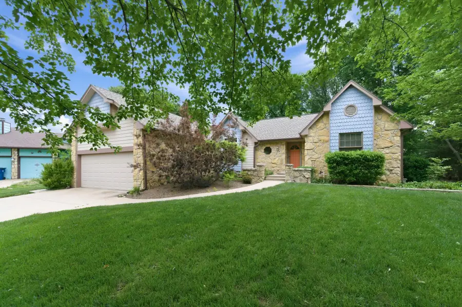 1226 N Briarwood Ct, Derby, KS 67037 - #2