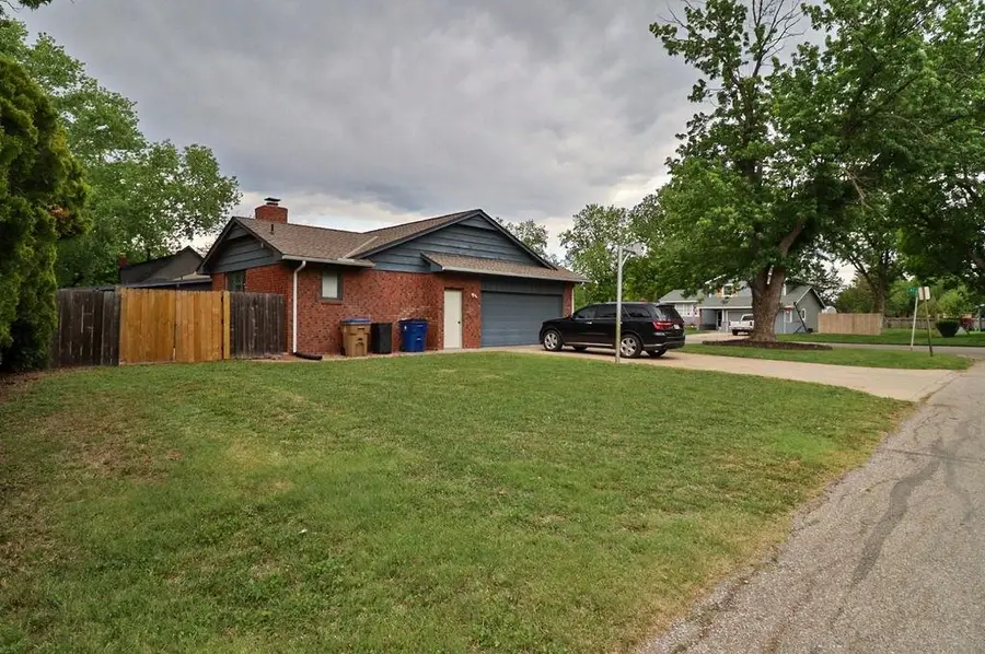 600 E Allen St, Valley Center, KS 67147 - #2