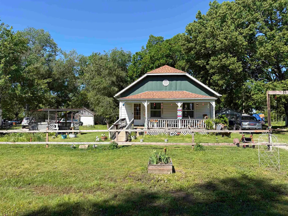 1215 Main St, Altoona, KS 66710 - #1