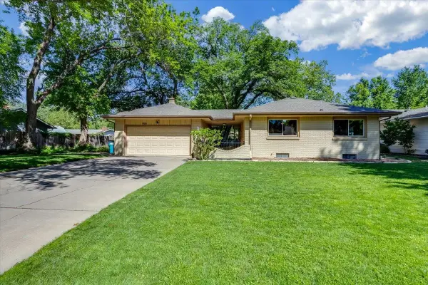 9528 W Shade, Wichita, KS 67212