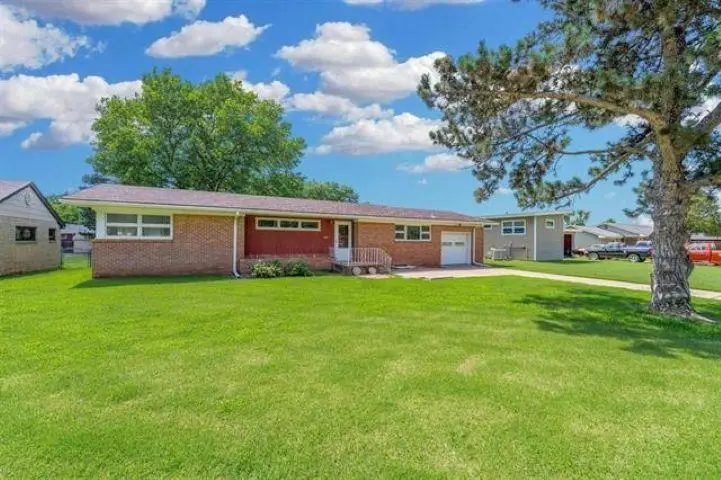 606 N Kansas Ave, Anthony, KS 67003 - #2