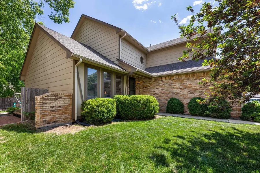 204 S Crosswood Ln, Derby, KS 67037 - #2
