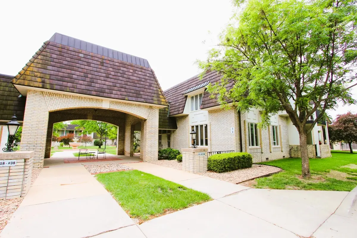 7077 E Central Ave #4, Wichita, KS 67206 - #1