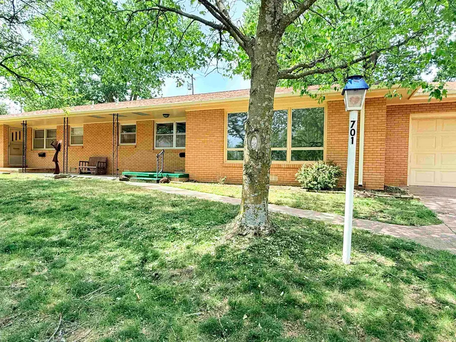 701-703 S Coble, Marion, KS 66861 - #2