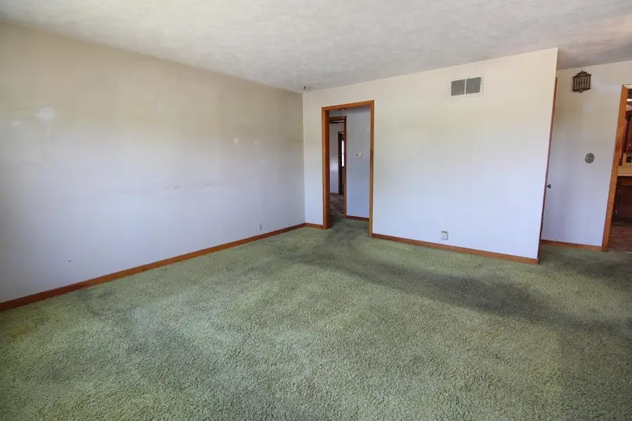 644 Mcadams Rd, Salina, KS 67401 - #2