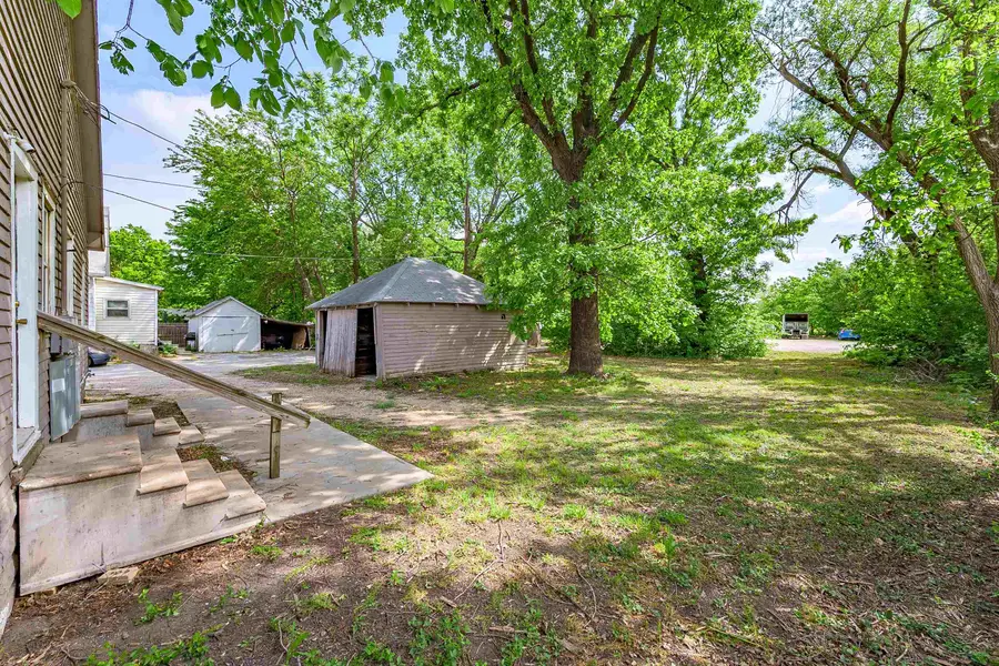 914 N High St, Newton, KS 67114 - #3