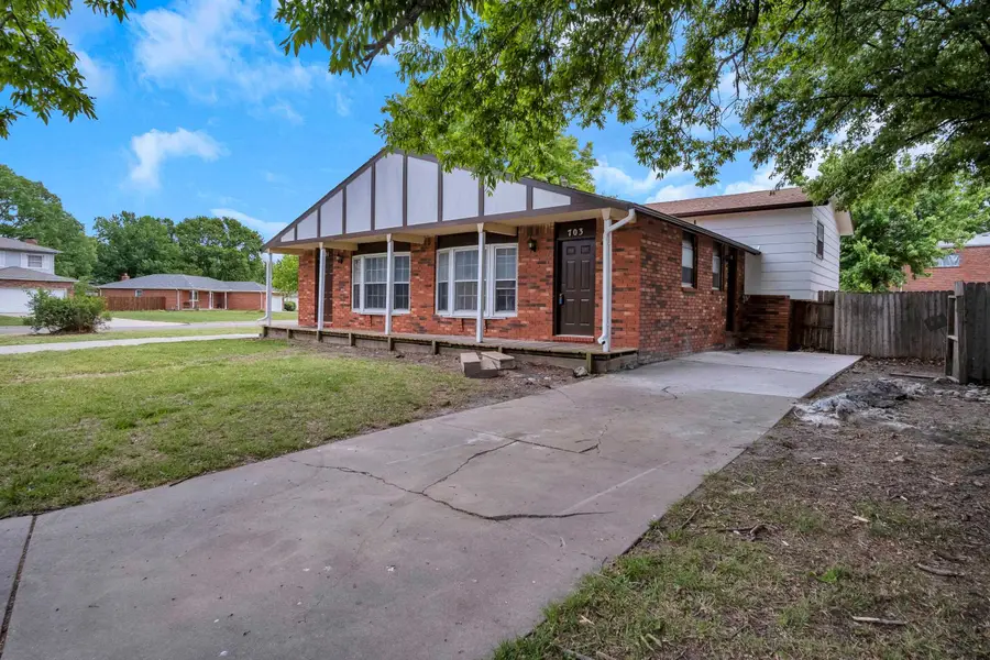 701-703 W 17th St, Newton, KS 67114 - #2