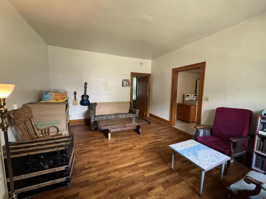 322 NE 5th St, Abilene, KS 67410 - #2