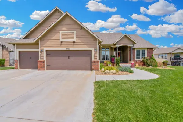 2522 N Graystone Cir, Wichita, KS 67228-8039
