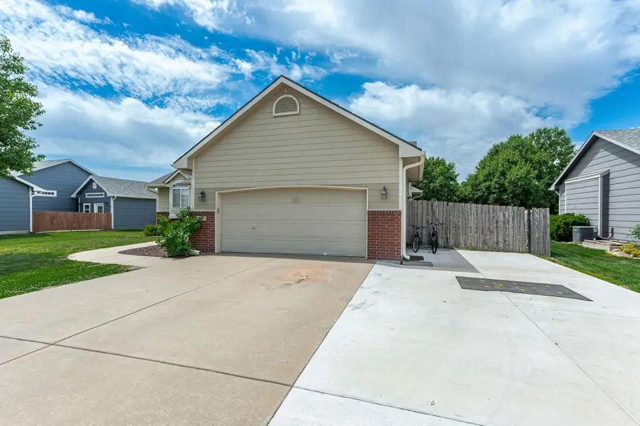 611 Austin Ln, Sedgwick, KS 67135 - #3