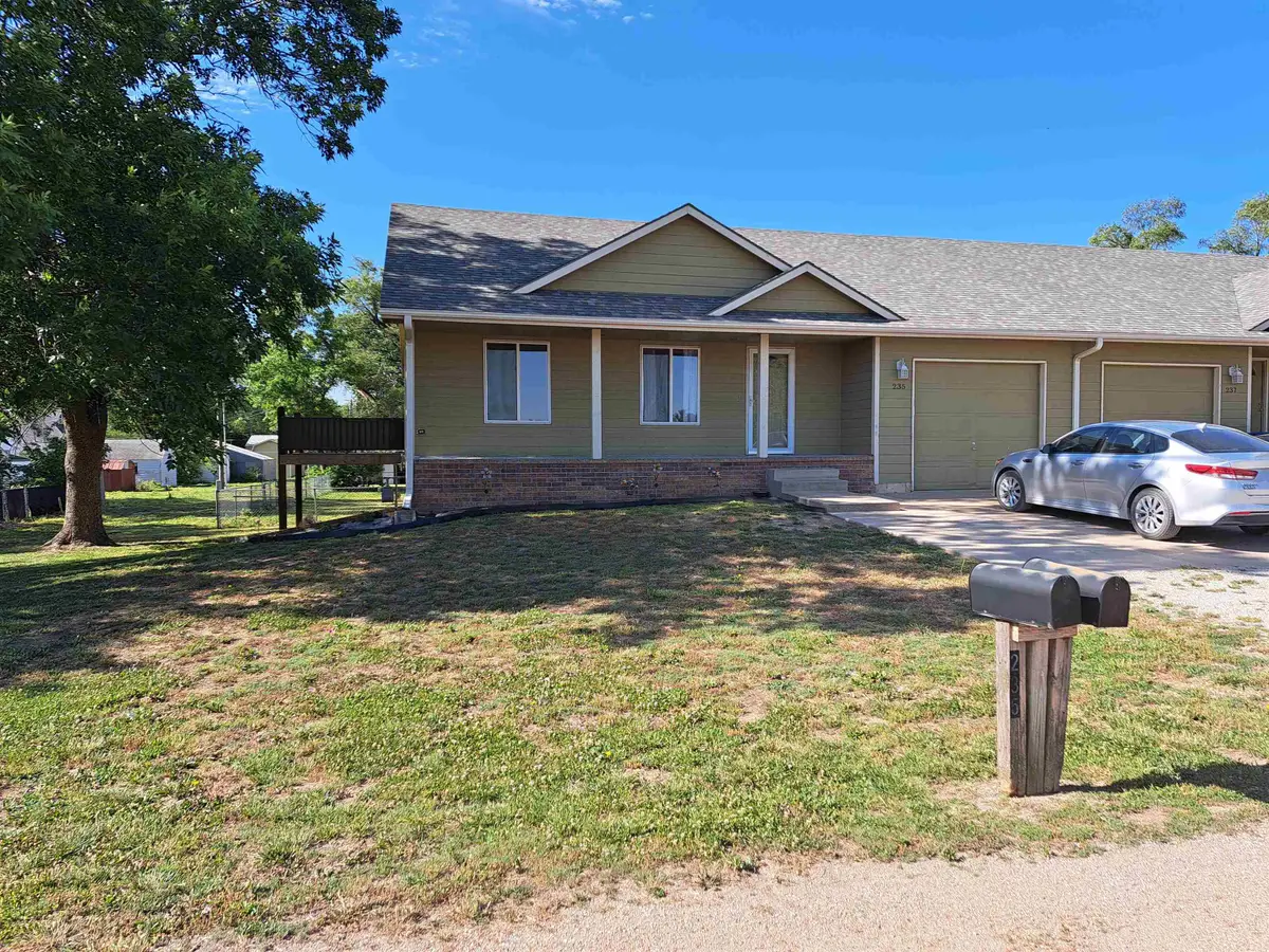 235 W Wood Ave, Clearwater, KS 67026 - #1