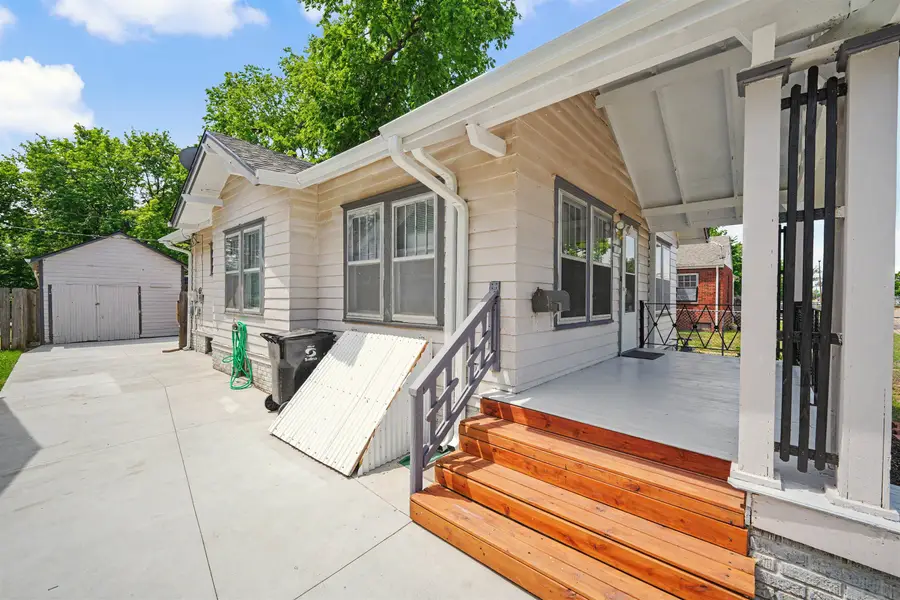 617 Morrison Ave, Salina, KS 67401 - #3