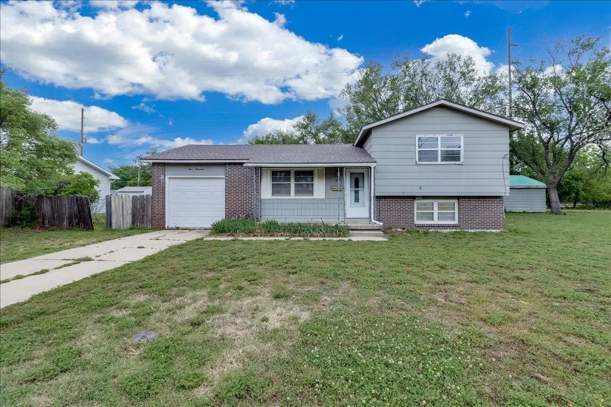 400 N Hickory, Valley Center, KS 67147 - #1