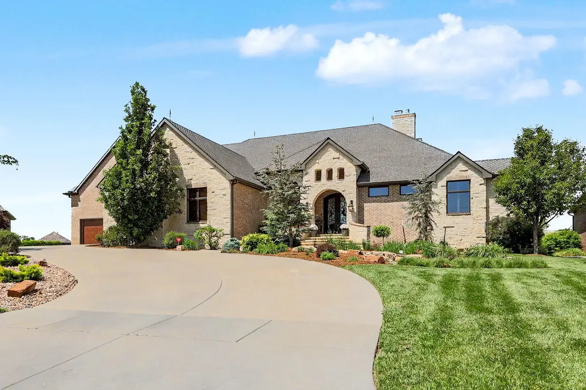 3035 N Den Hollow Ct, Wichita, KS 67205 - #1
