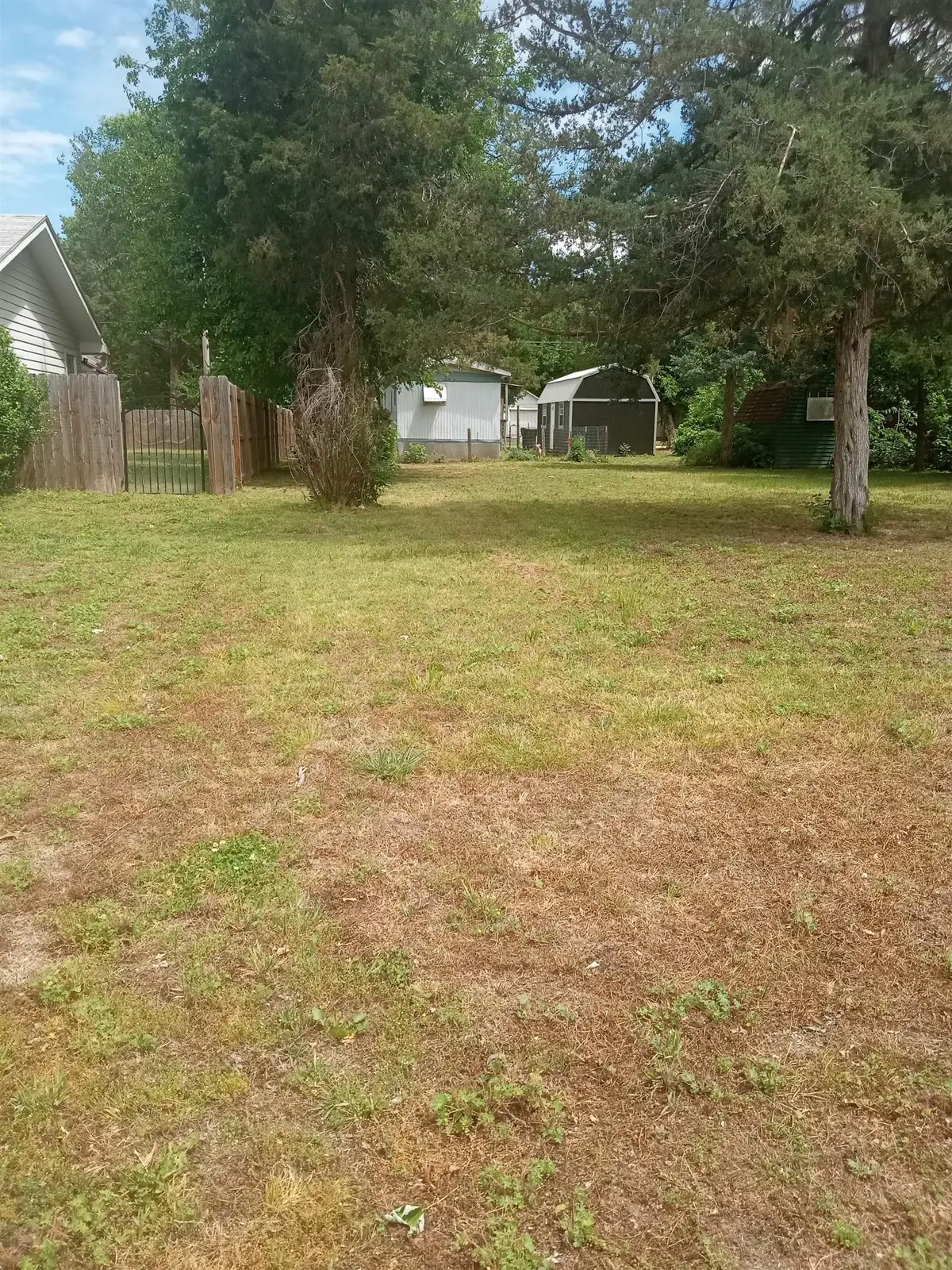 320 Harvey, Halstead, KS 67056 - #1