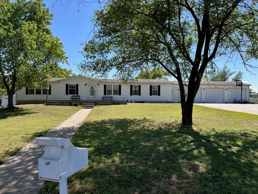 1329 Hillside, Winfield, KS 67156 - #3