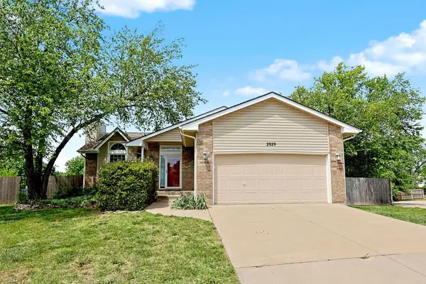 2929 N Parkwood Ct, Wichita, KS 67220