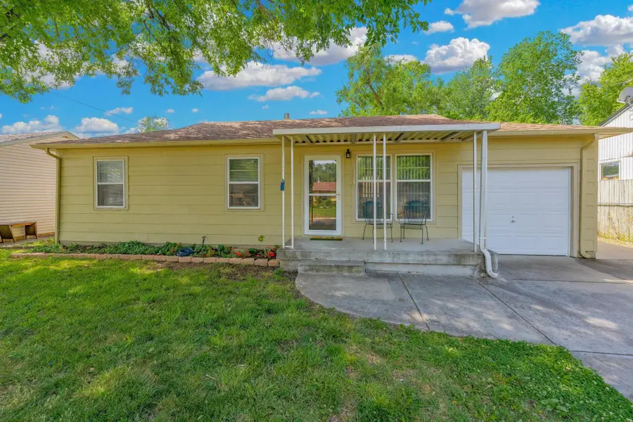 425 W 4th, Haysville, KS 67060 - #2