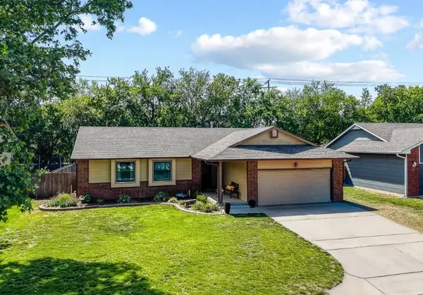 907 N Pine Grove St, Wichita, KS 67212
