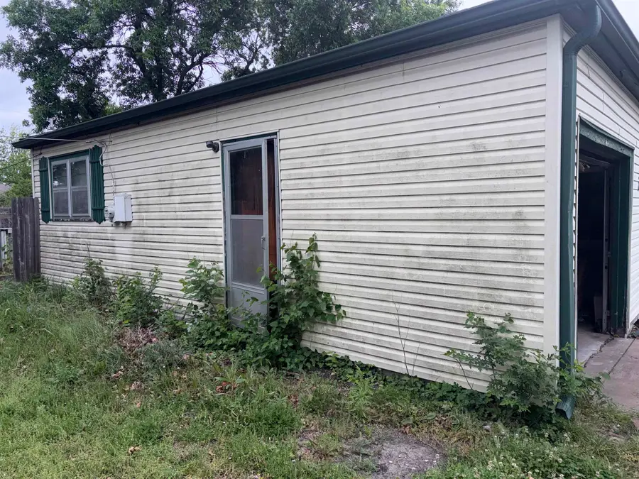 1208 N Manchester, Newton, KS 67114 - #3