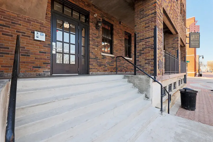 151 N Rock Island St Apt 2f, Wichita, KS 67202 - #2