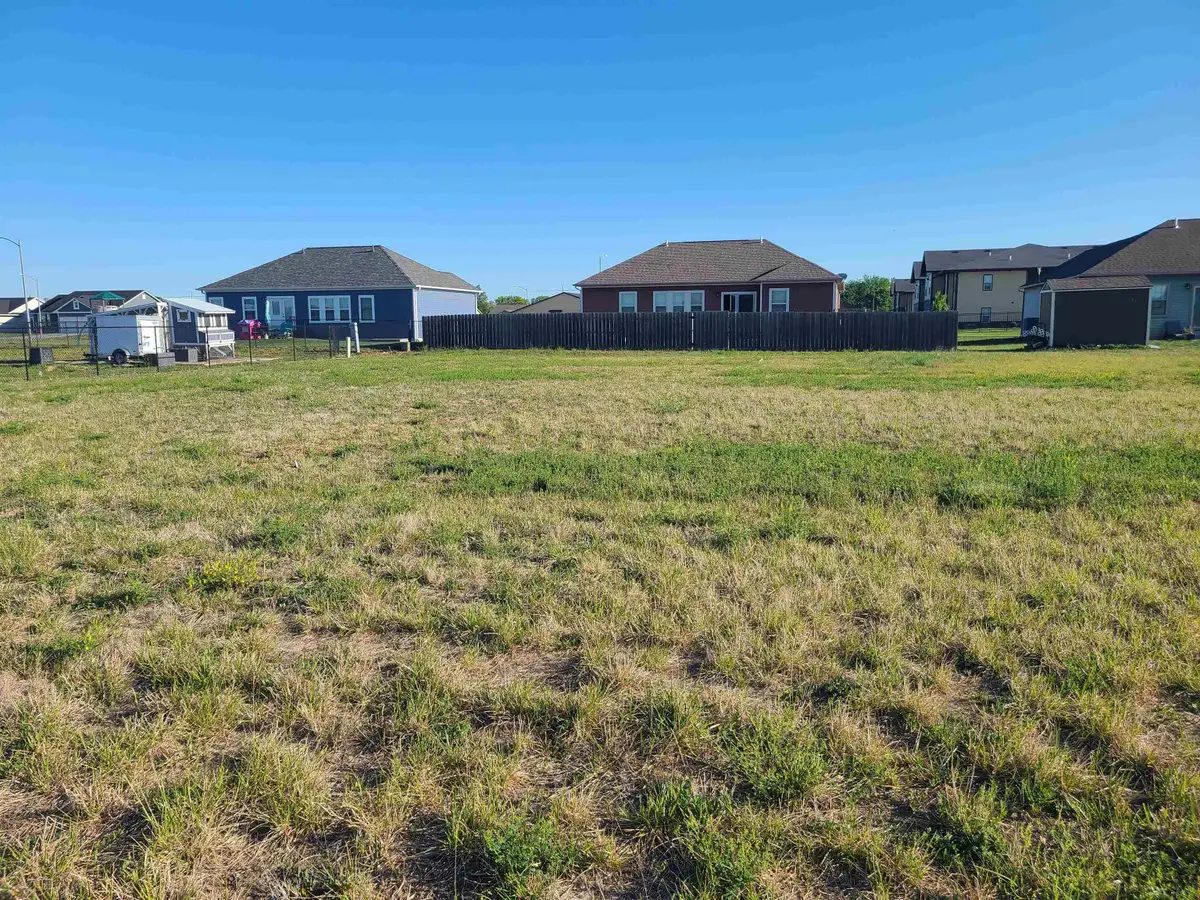 1407 Curtiss Dr., McPherson, KS 67460 - #1