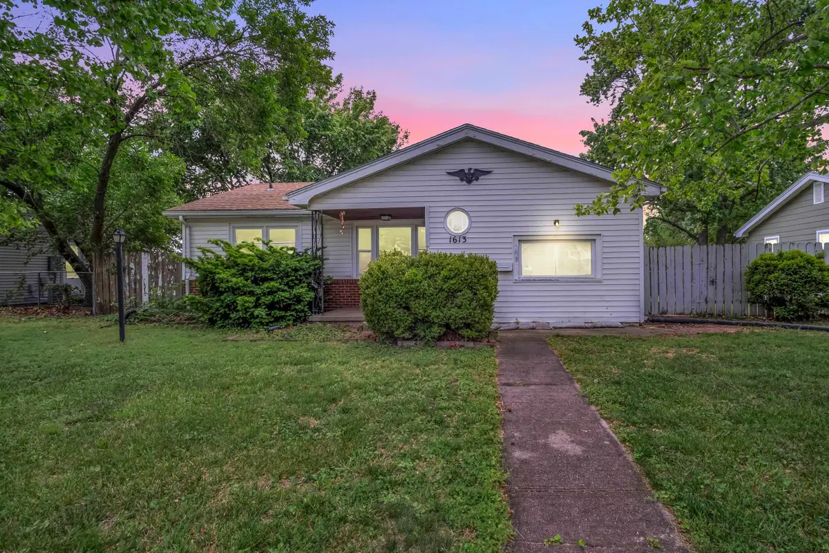 1613 E 10th, Newton, KS 67114 - #1