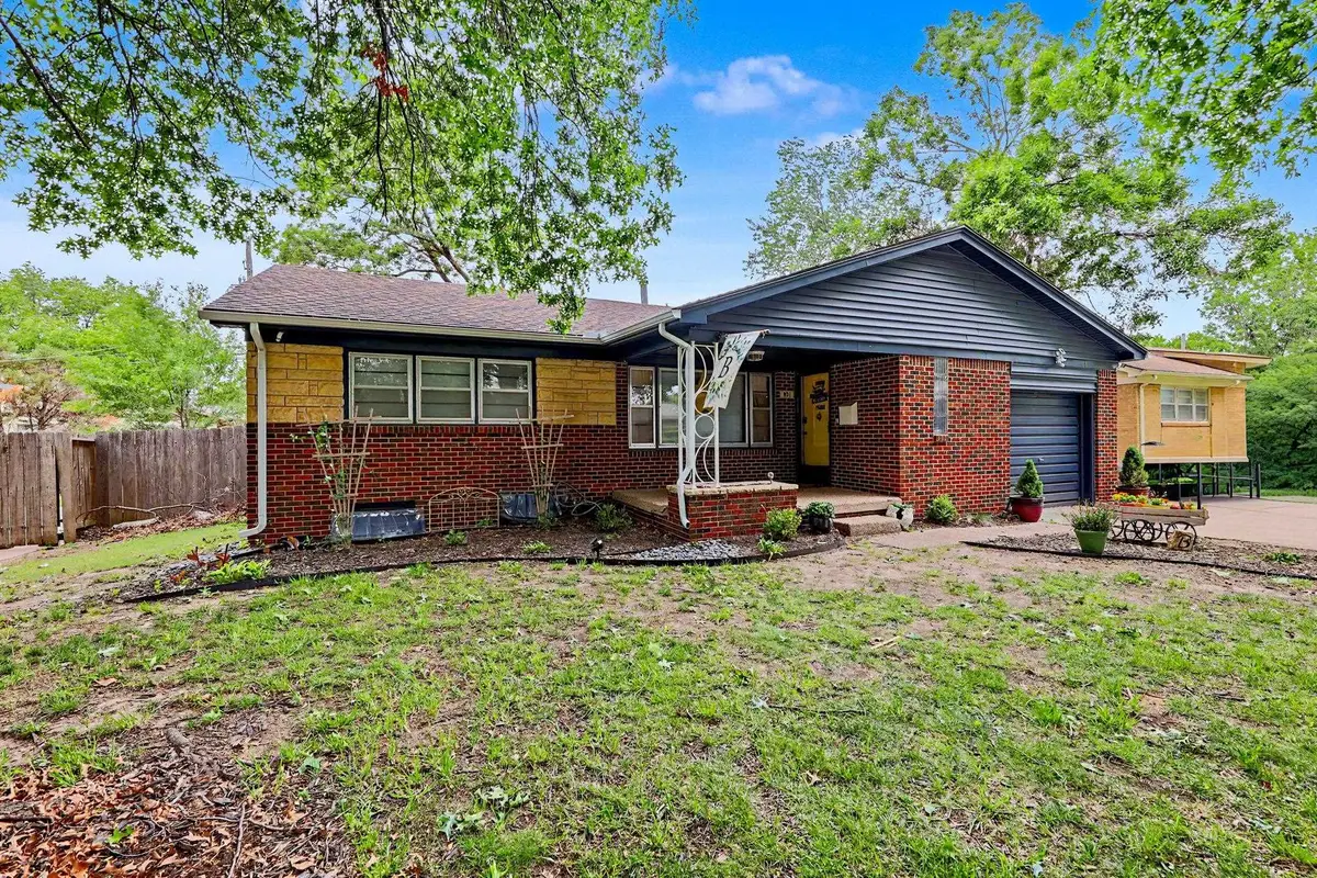 931 S Broadmoor, Wichita, KS 67207 - #1