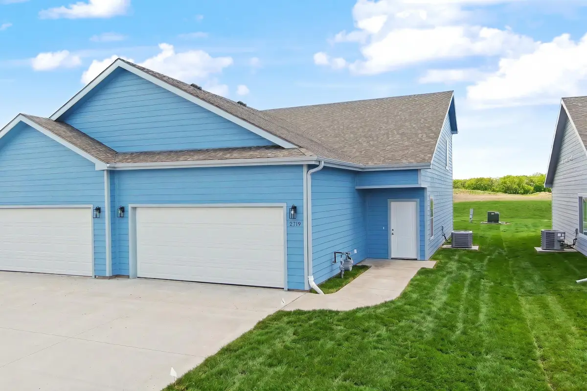 2719 Amelia Ln, Salina, KS 67401 - #1