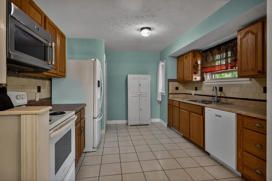 1200 Funston St, Salina, KS 67401 - #2