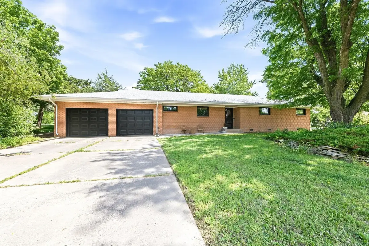 230 S Westview, Andover, KS 67002 - #1