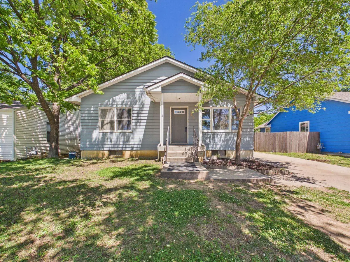 628 E Main St, Mulvane, KS 67110 - #1