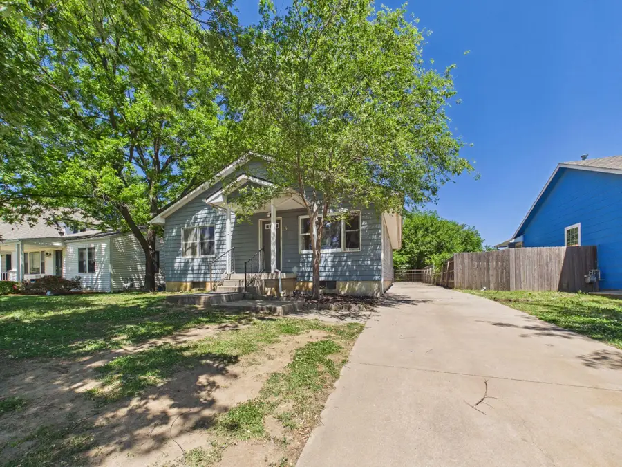 628 E Main St, Mulvane, KS 67110 - #2