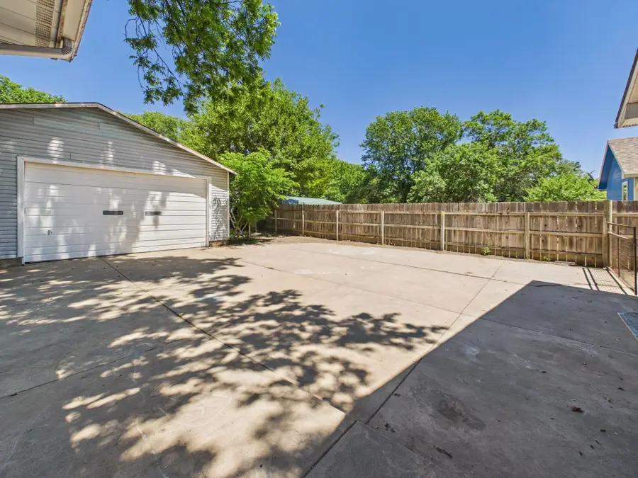 628 E Main St, Mulvane, KS 67110 - #3