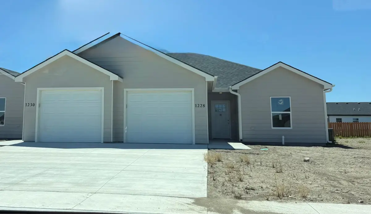 1228 Fountain Dr, Salina, KS 67401 - #1