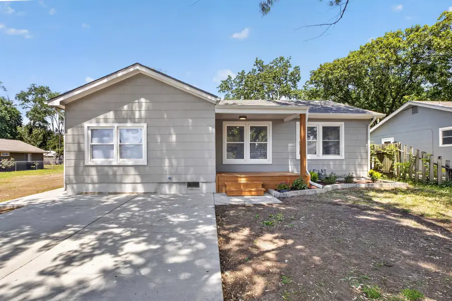 428 E Bridge St, Mulvane, KS 67110 - #2