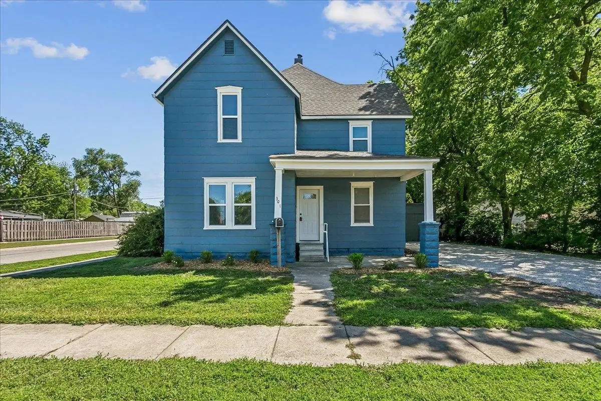 301 SW 3rd St, Newton, KS 67114 - #1